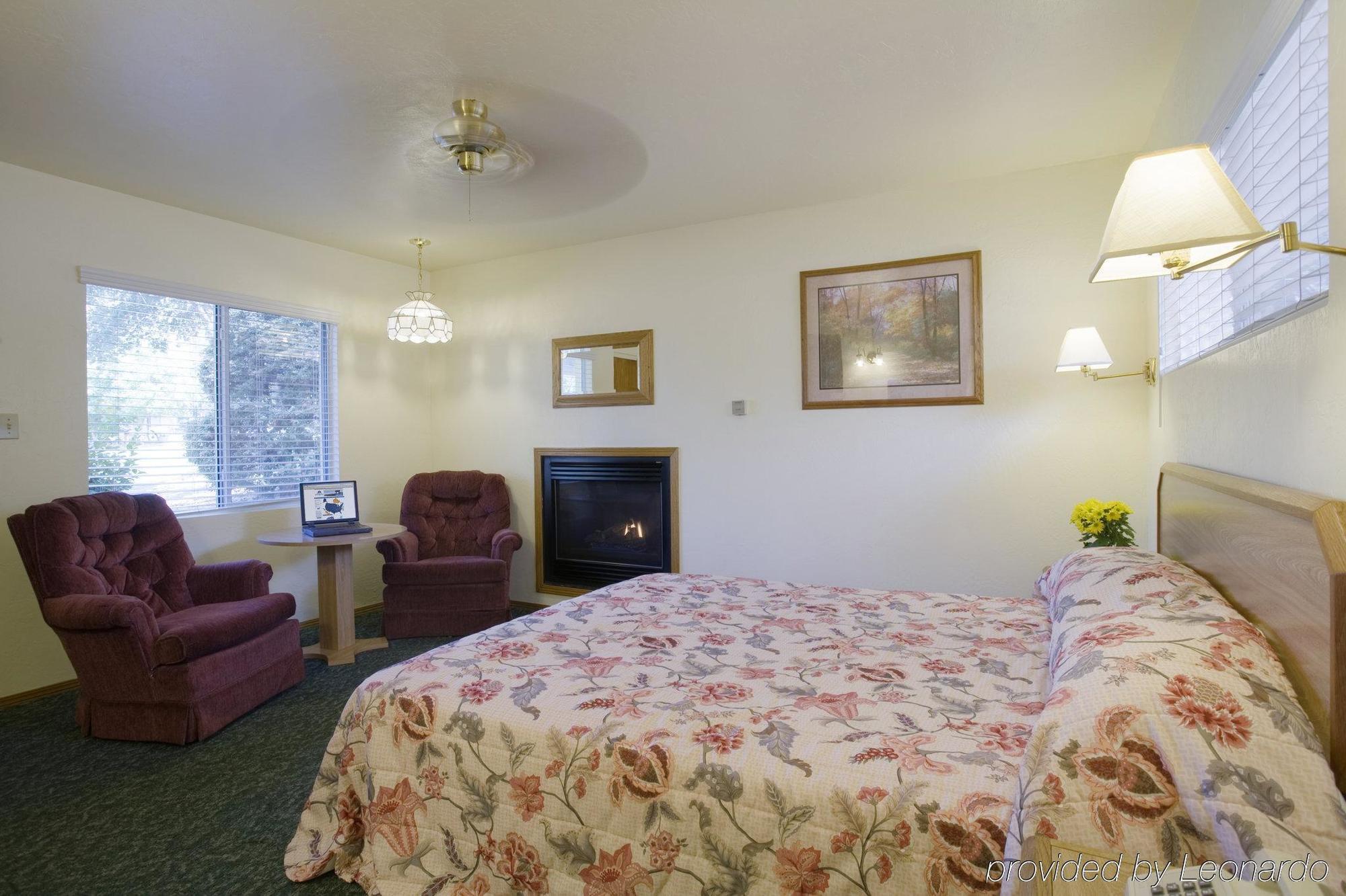 Lazy J Ranch Motel Трі-Риверс Номер фото
