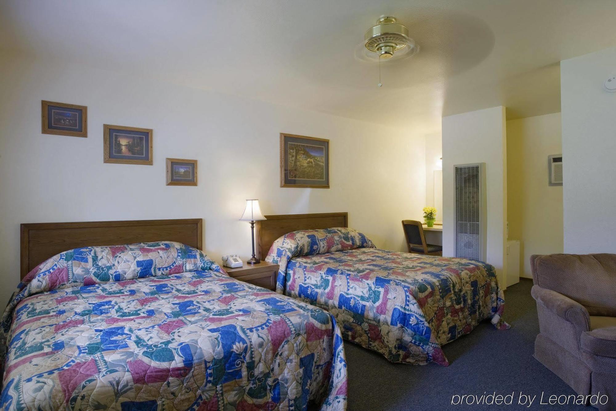 Lazy J Ranch Motel Трі-Риверс Номер фото