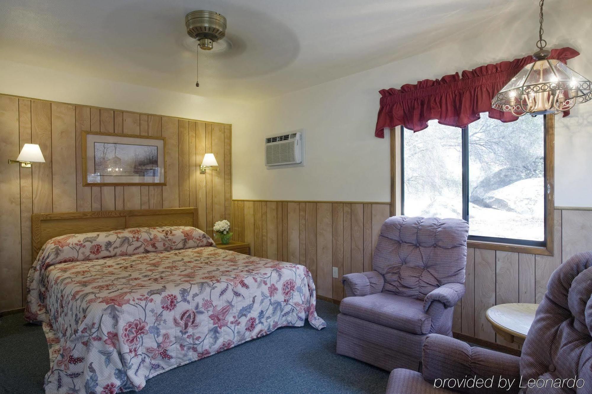 Lazy J Ranch Motel Трі-Риверс Номер фото